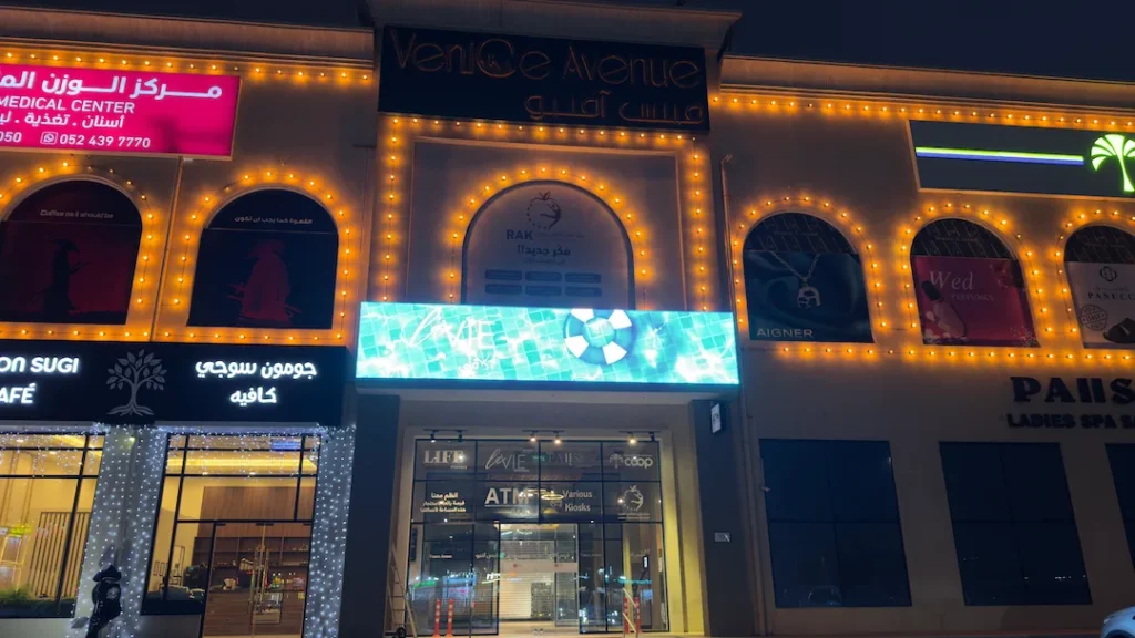 The view of a building with numerous lights, displaying an LED screen p4 outdoor.